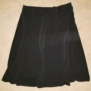 Lightweight flowing skirt with elastic waist